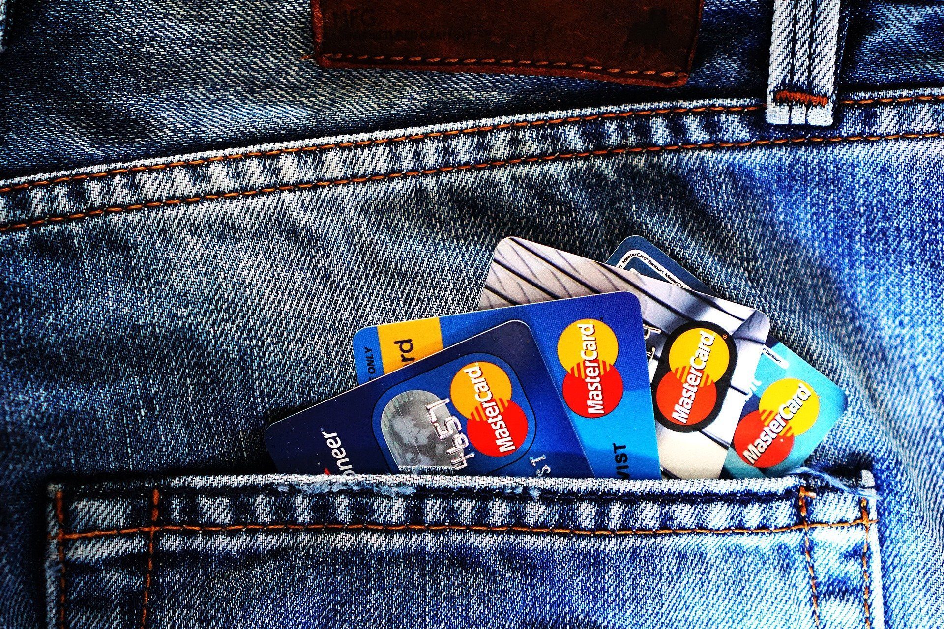 Je bekijkt nu Waarom is een creditcard handig en waarvoor vraag je die aan?